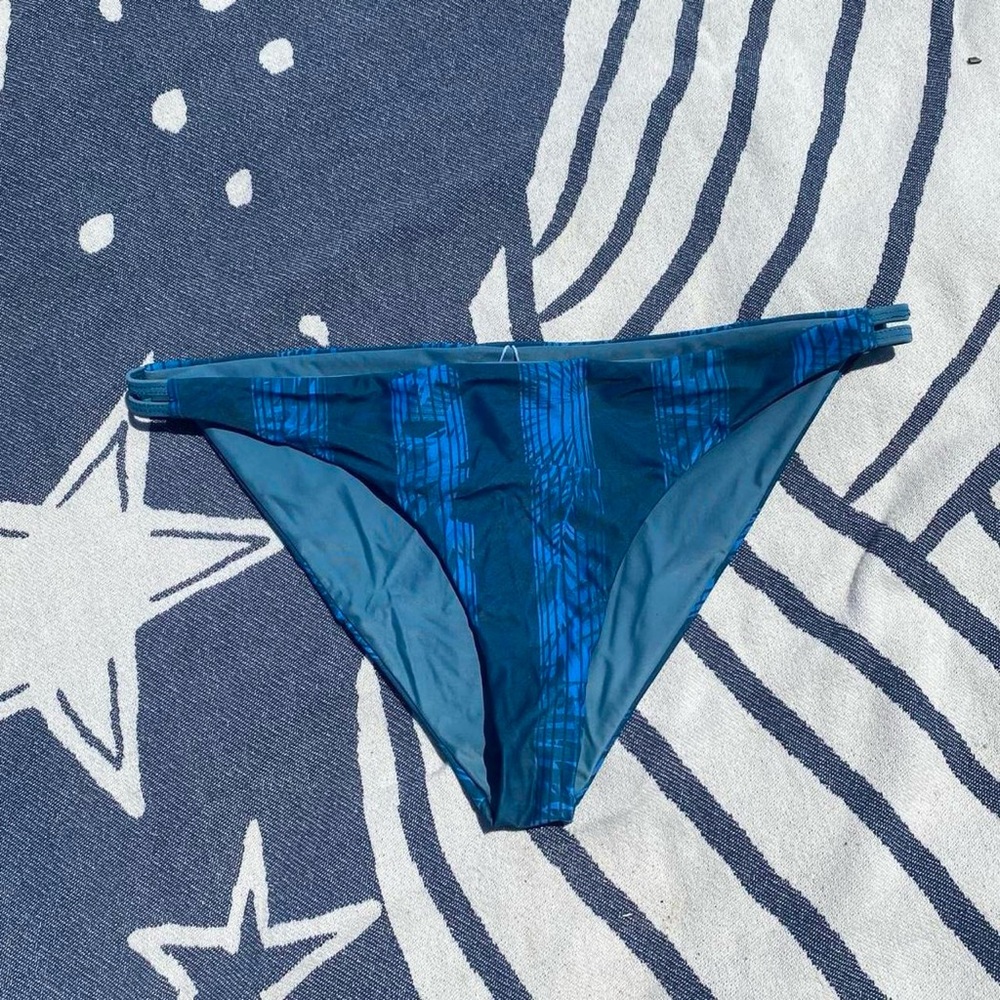 RVCA Palm Print Striped Cheeky Bikini Bottoms w Side Cutout Sz XL Surf Swim